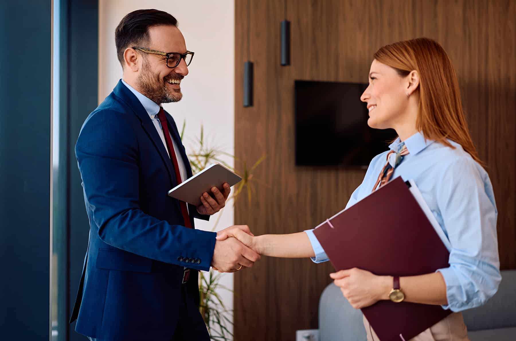 associate manager shaking hands with vendor