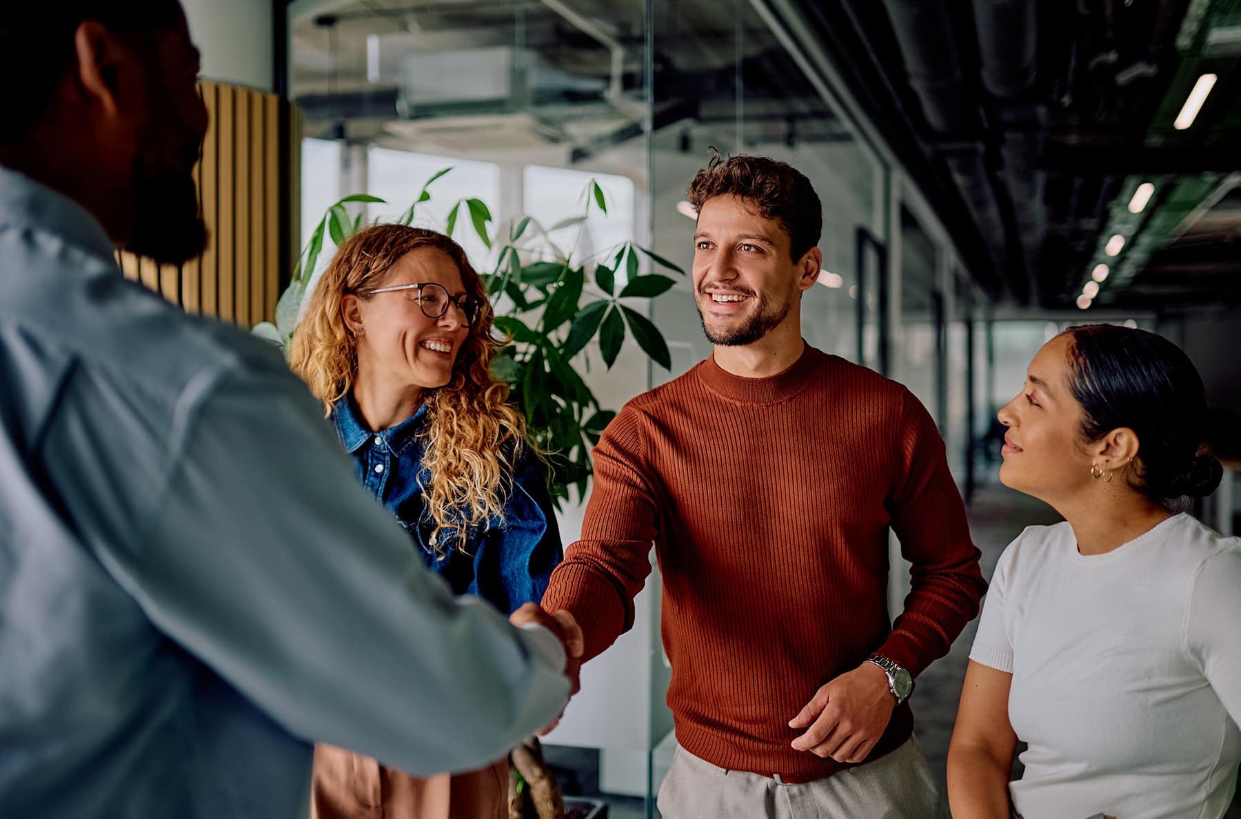 association managers shaking hands with vendor clients