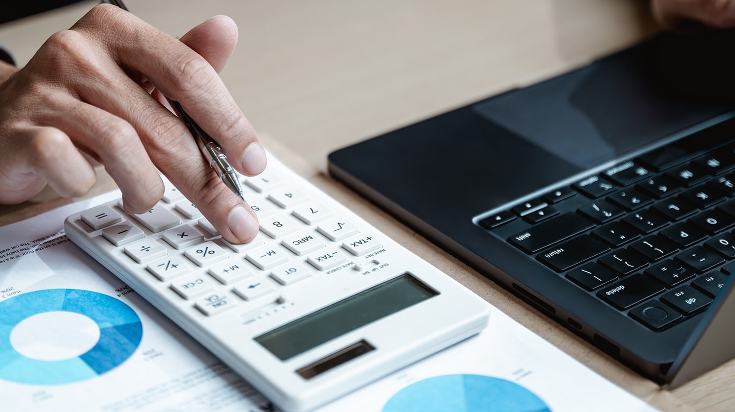 bill manager using calculator for bill management