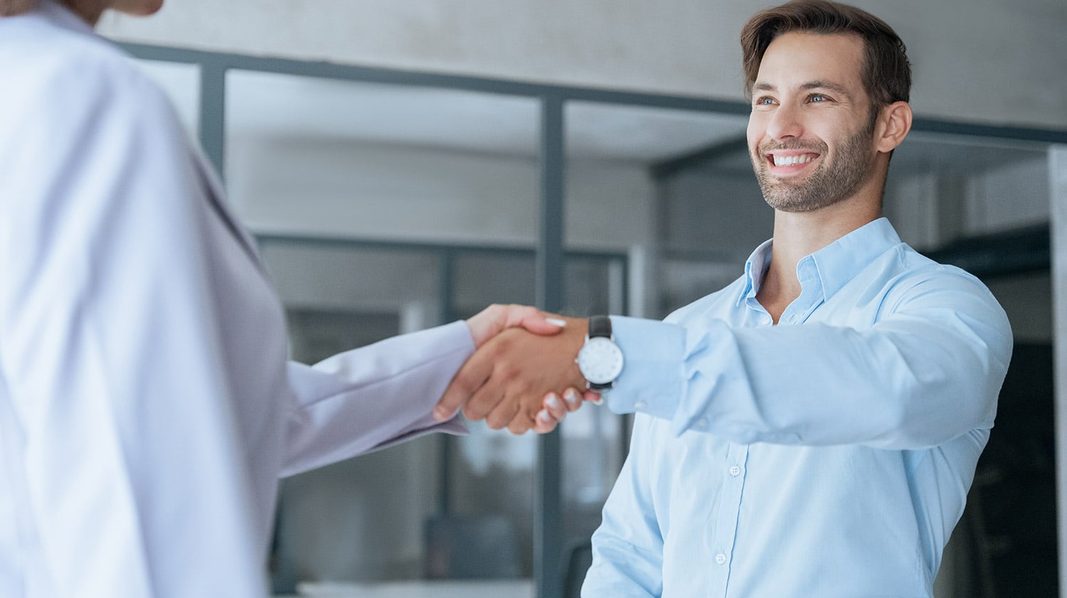 client shakes hands with community vendor