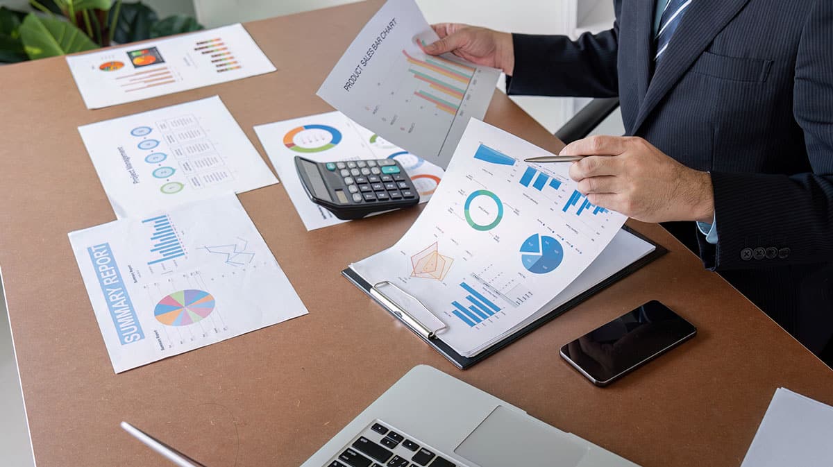 financial report writing