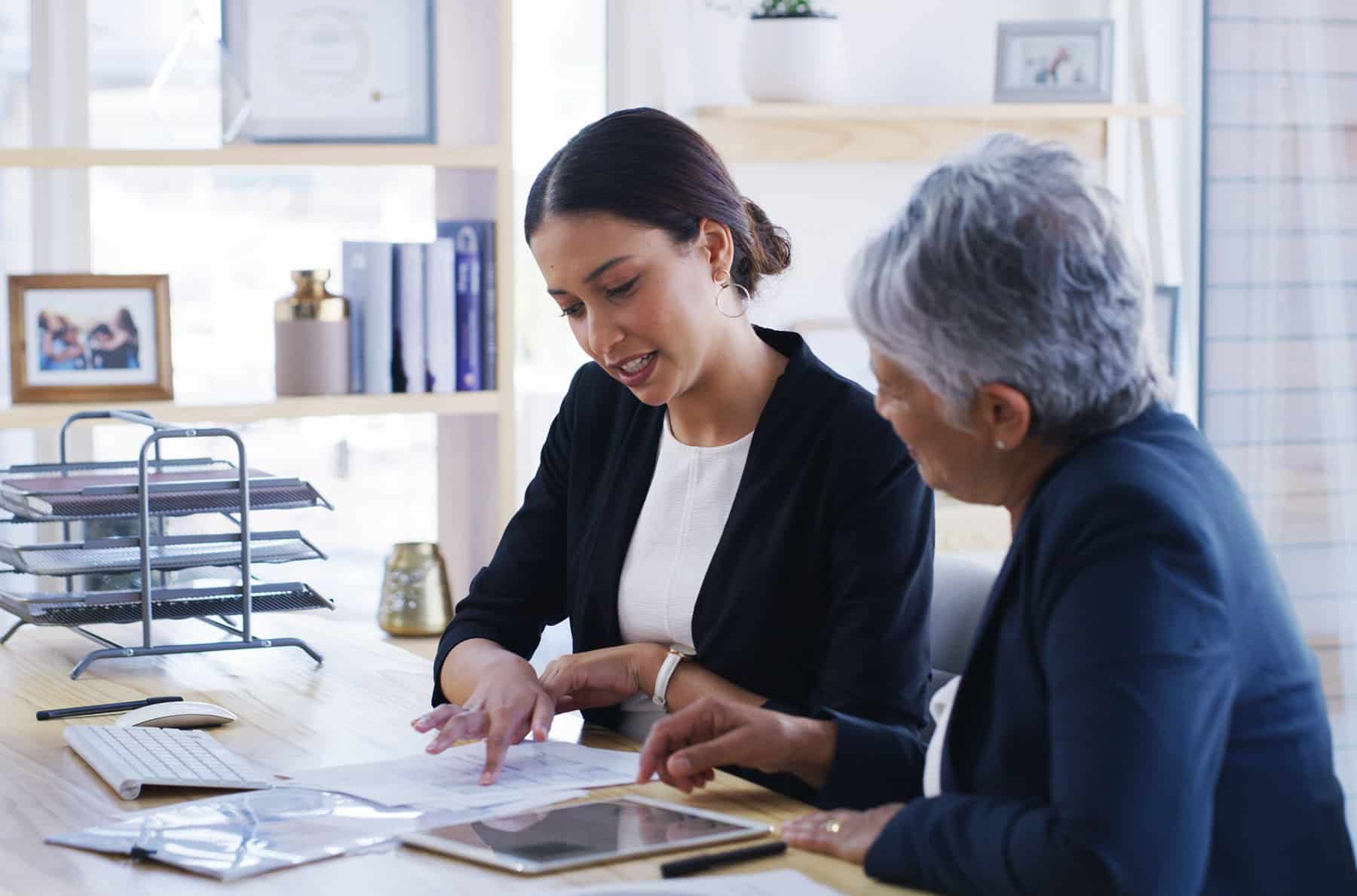 reserve fund manager talking to client