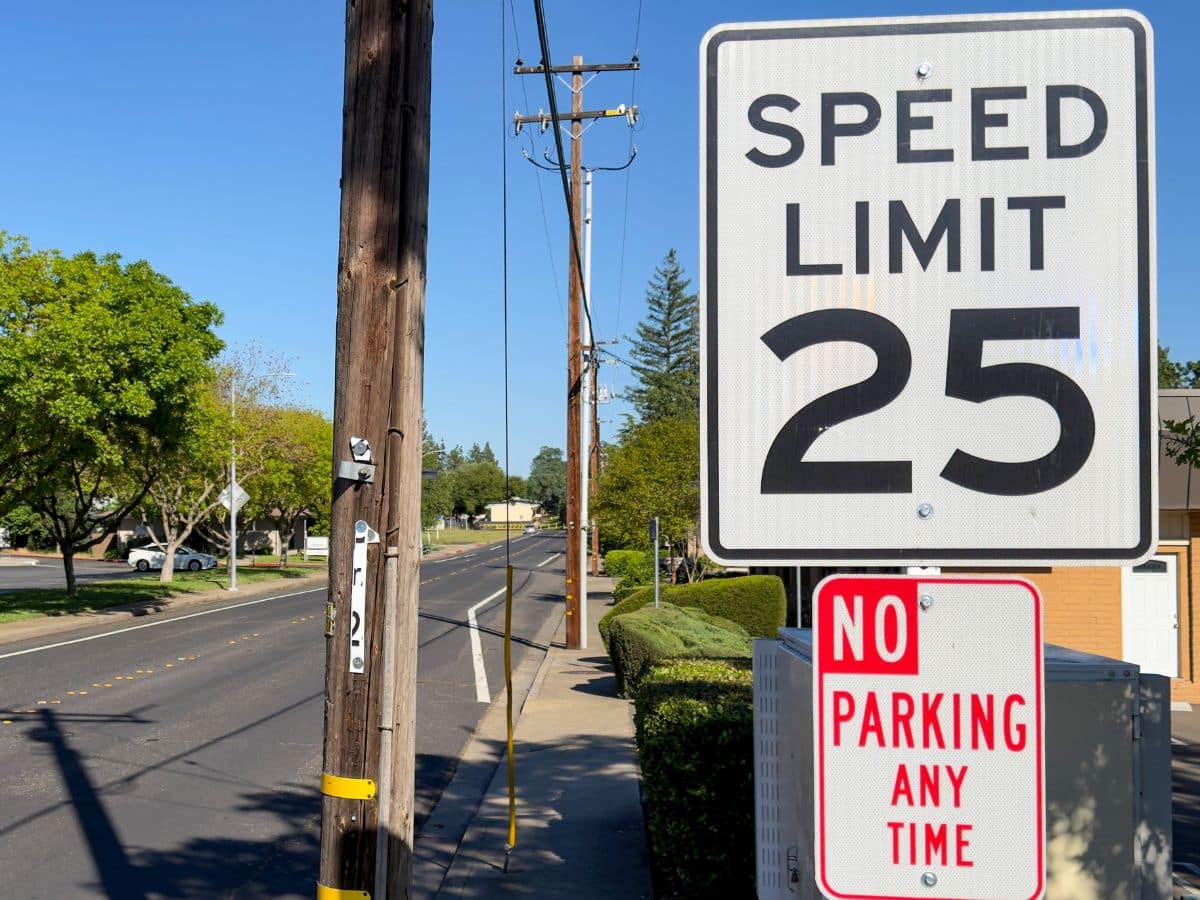 speed limit sign neighborhood