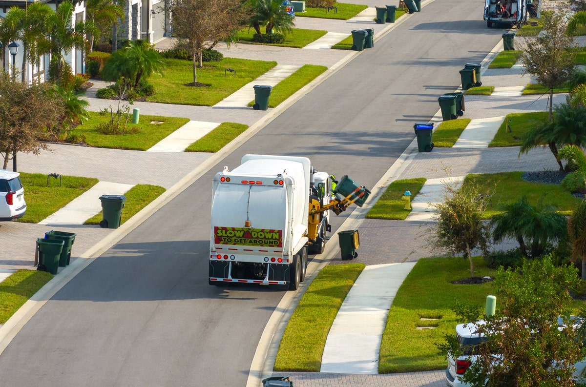 truck garbage disposal in neighborhood